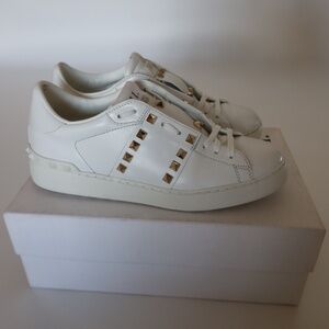 Valentino Garavani Rockstud Low Top Sneakers Size 39